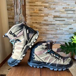 Expeti hiking boots